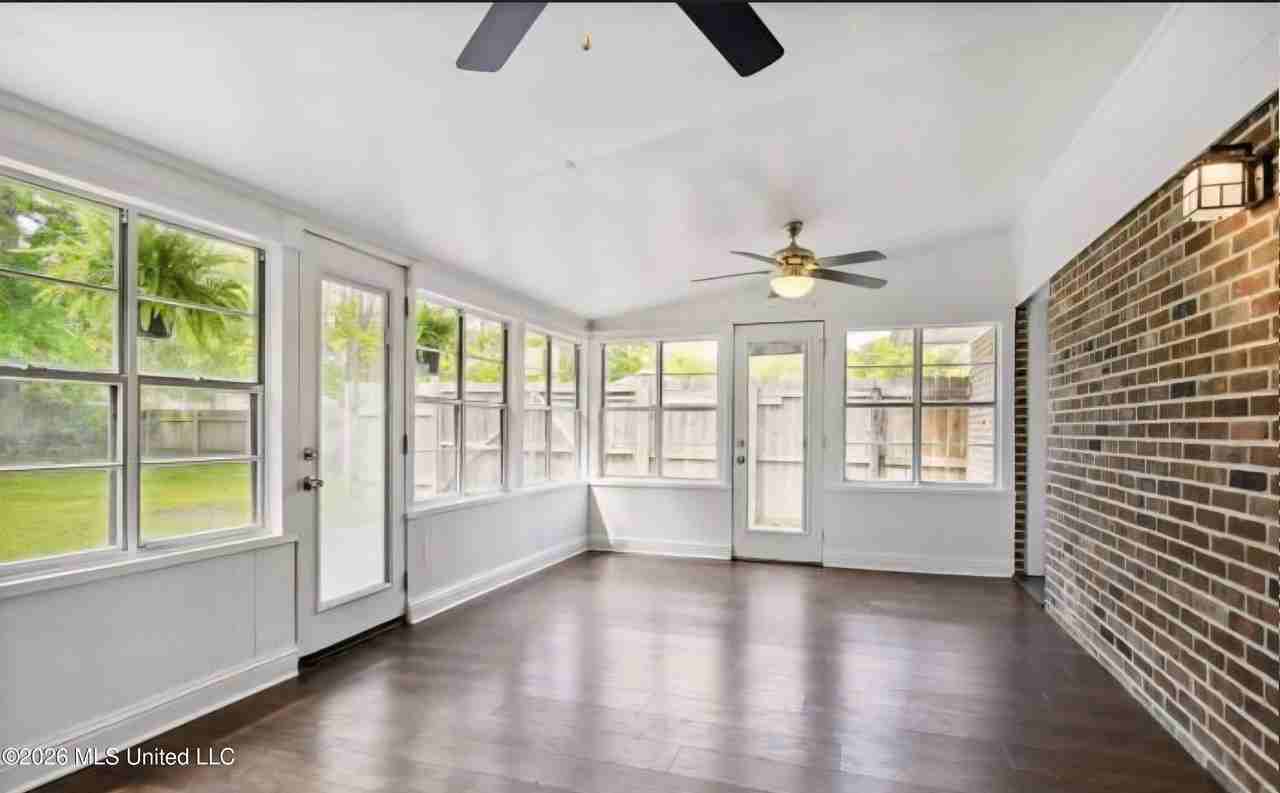 2700 Hargrove Dr - Photo 5 of 8