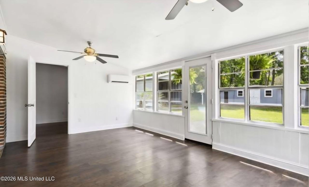 2700 Hargrove Dr - Photo 6 of 8