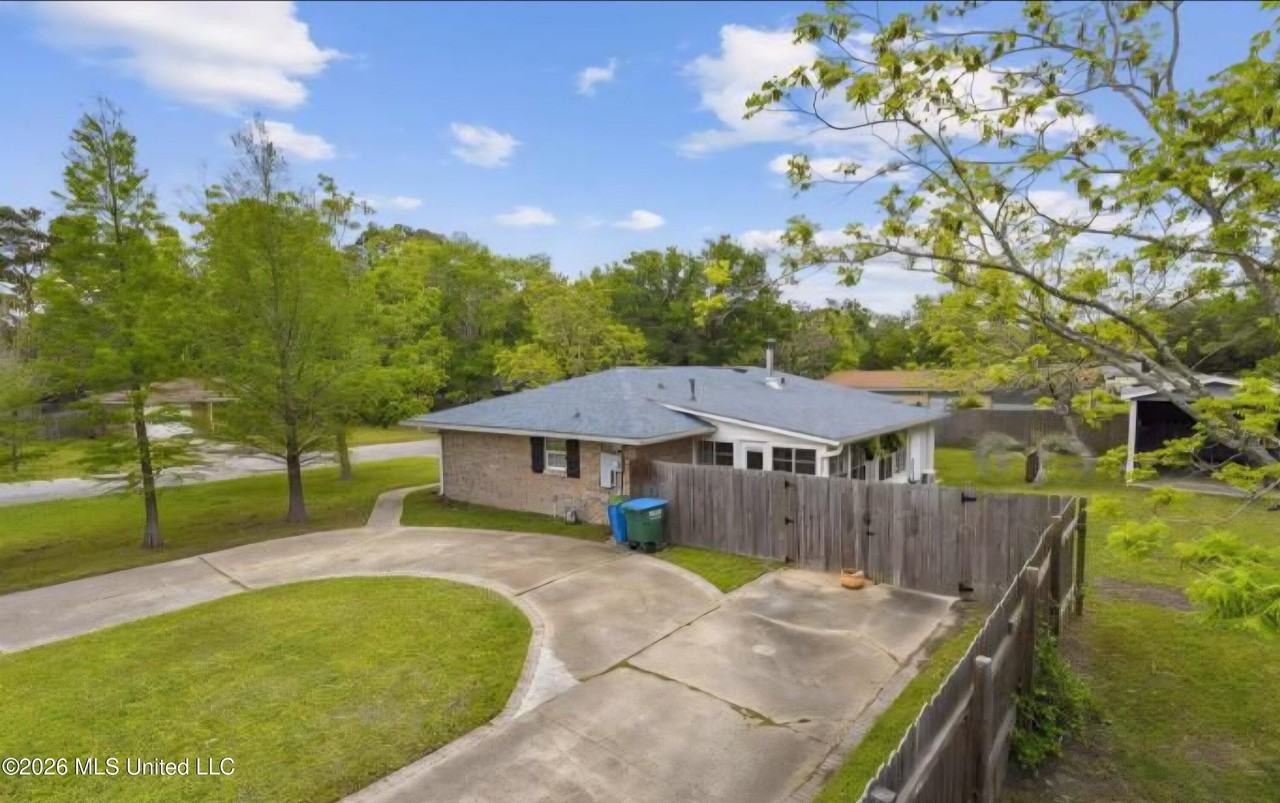 2700 Hargrove Dr - Photo 7 of 8