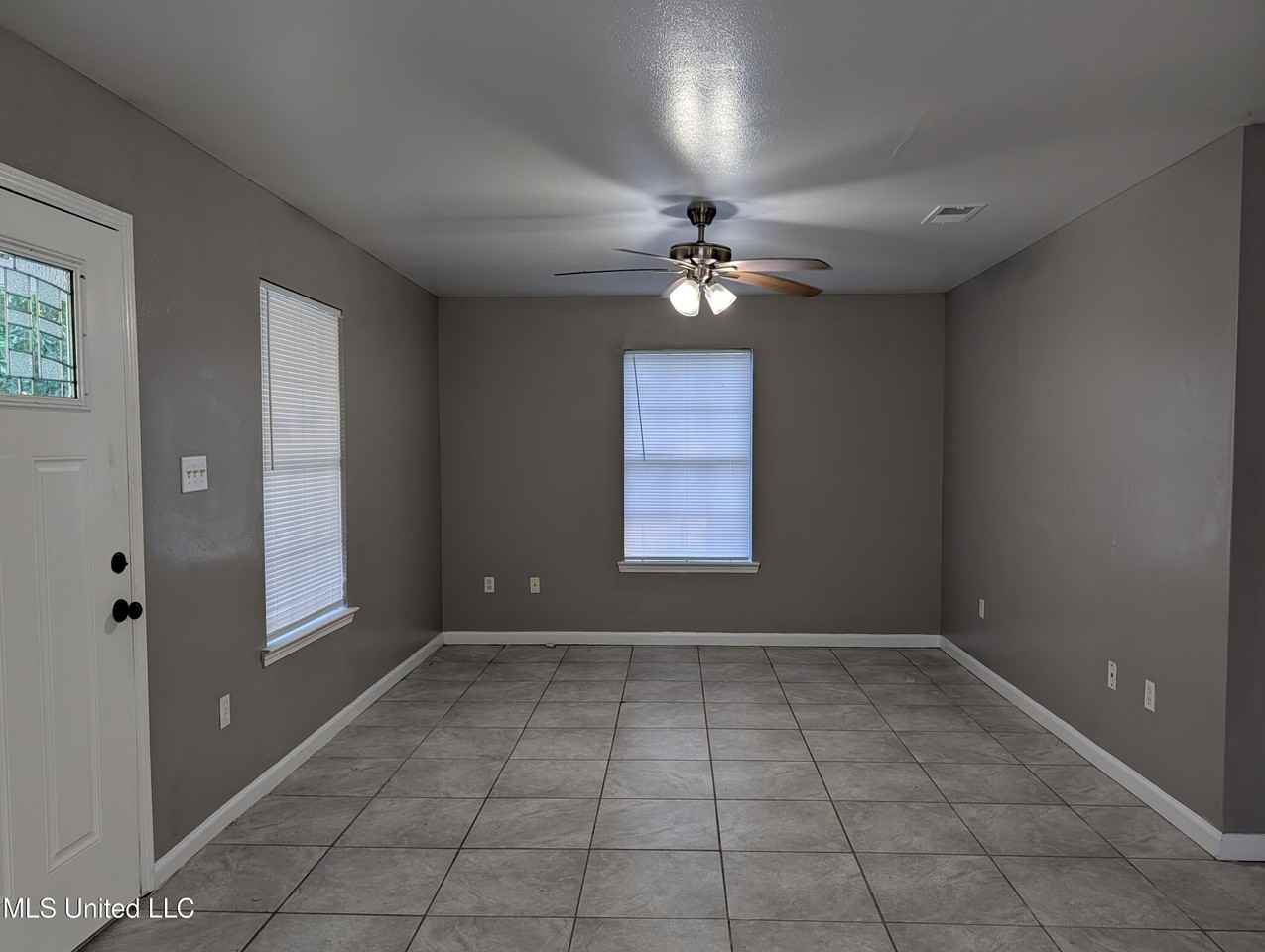 2909 57th Ave - Photo 2 of 14
