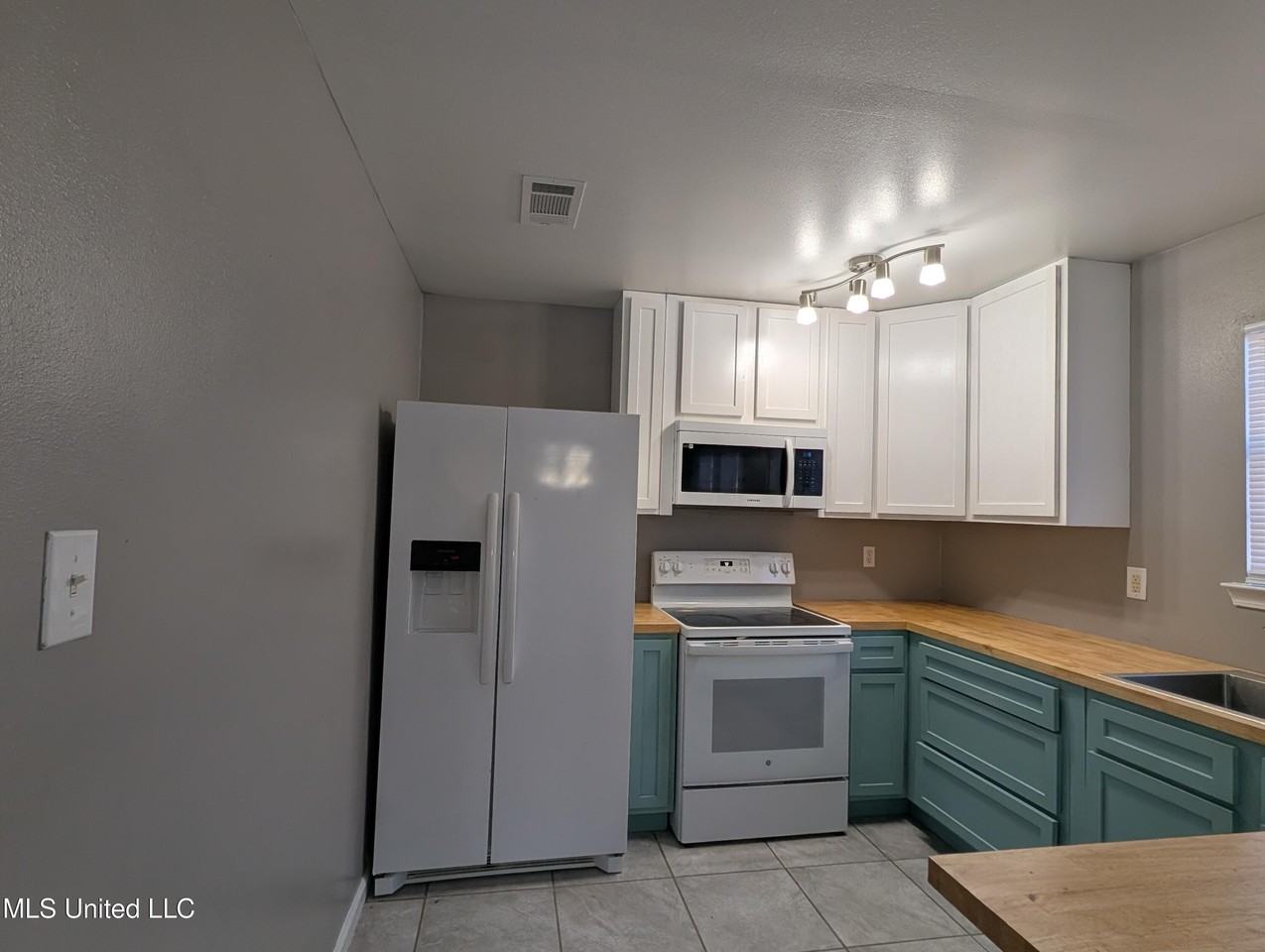 2909 57th Ave - Photo 3 of 14