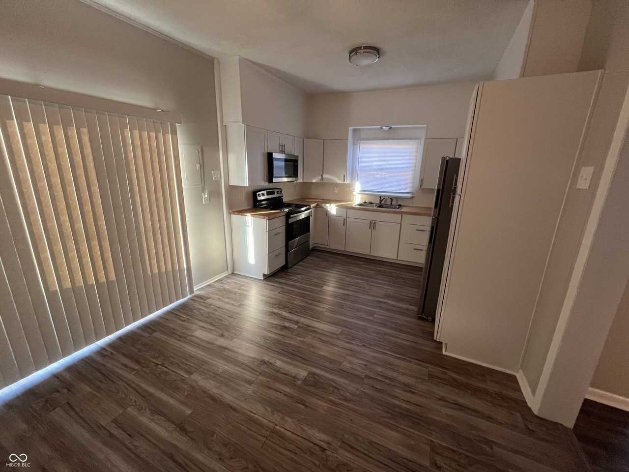 501 E Main St - Photo 6 of 9