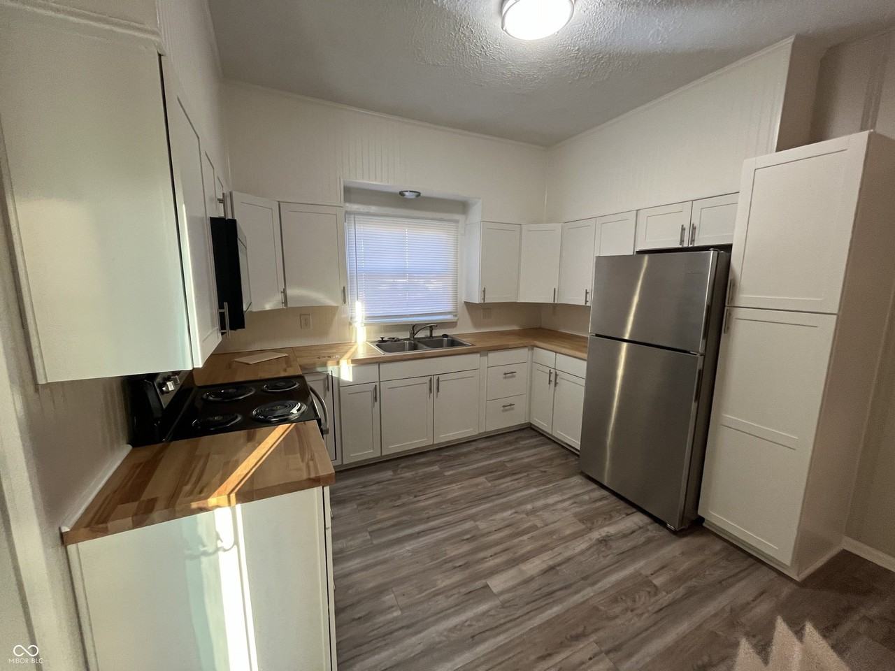 501 E Main St - Photo 7 of 9