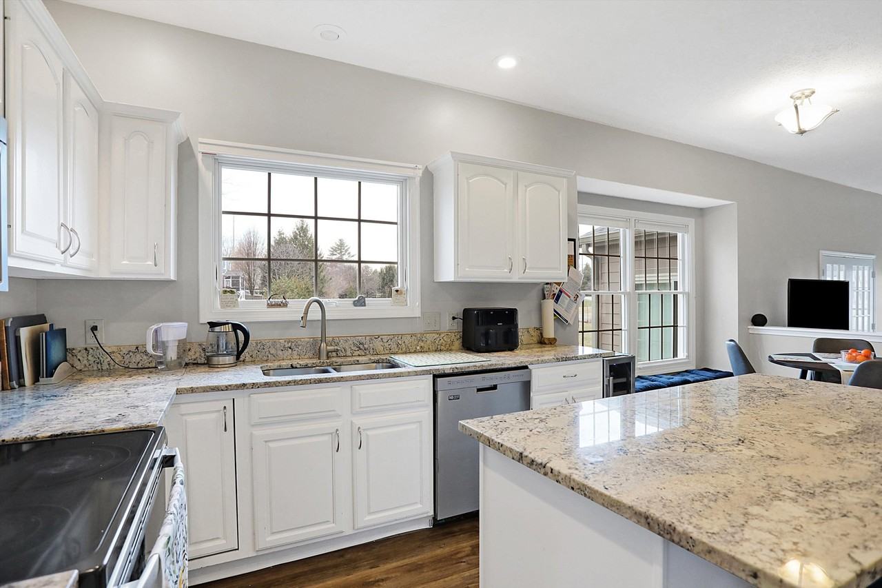 13560 Kingsbury Dr #1 - Photo 6 of 29