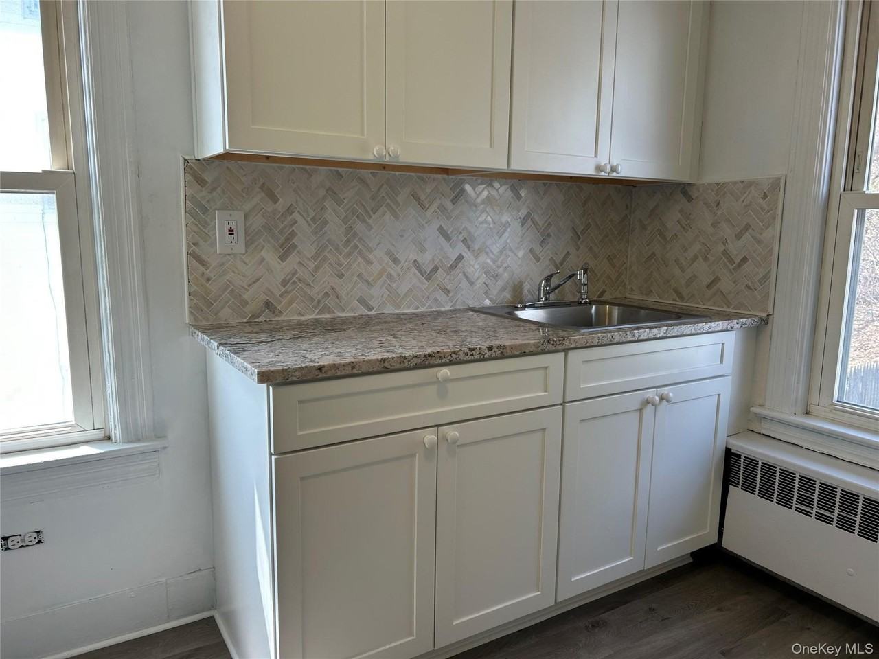 84 Orange Ave - Photo 7 of 25