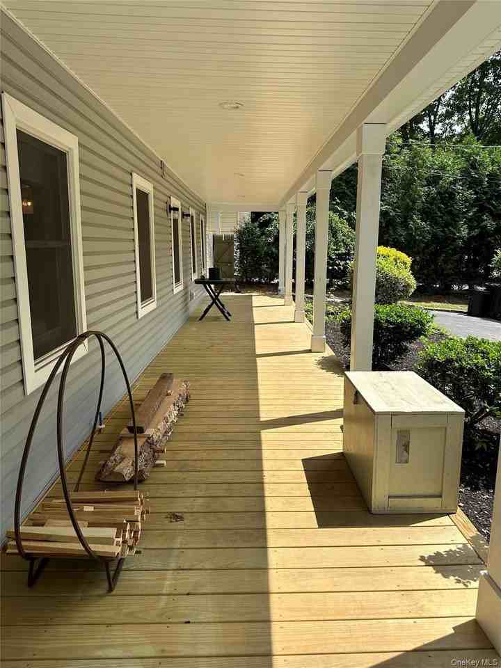 162 Spring Rd - Photo 3 of 17