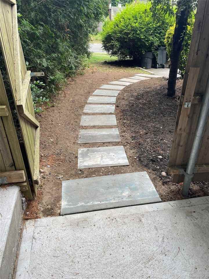 162 Spring Rd - Photo 4 of 17