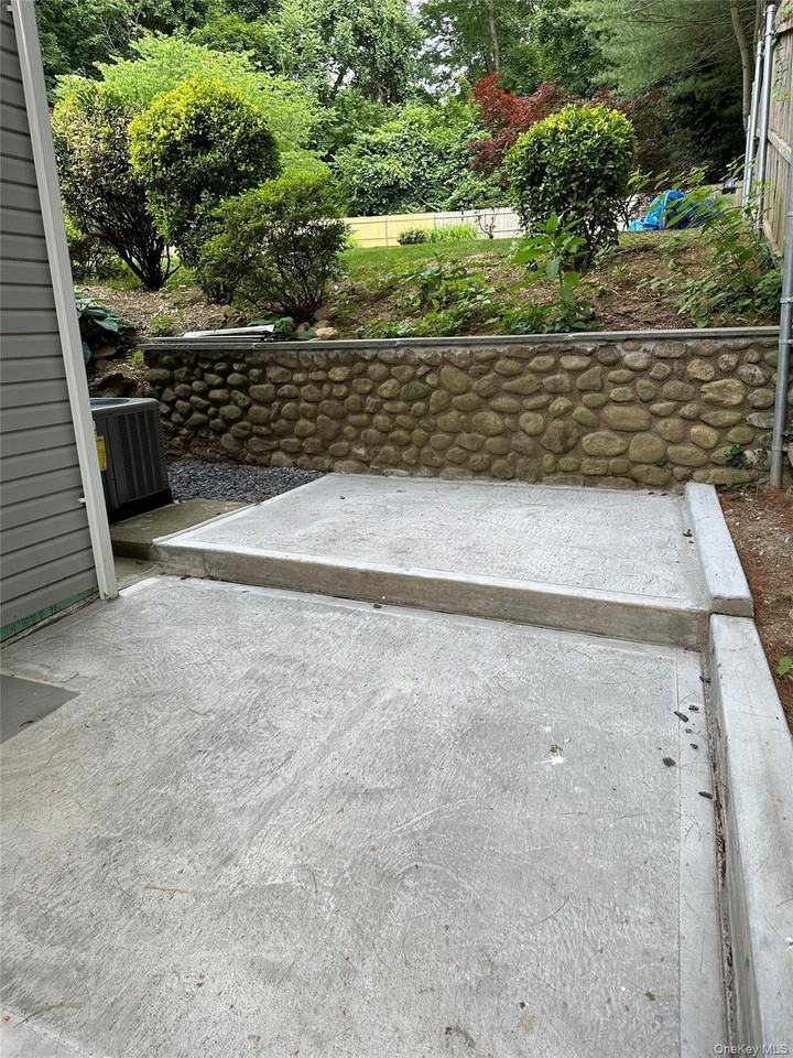 162 Spring Rd - Photo 5 of 17