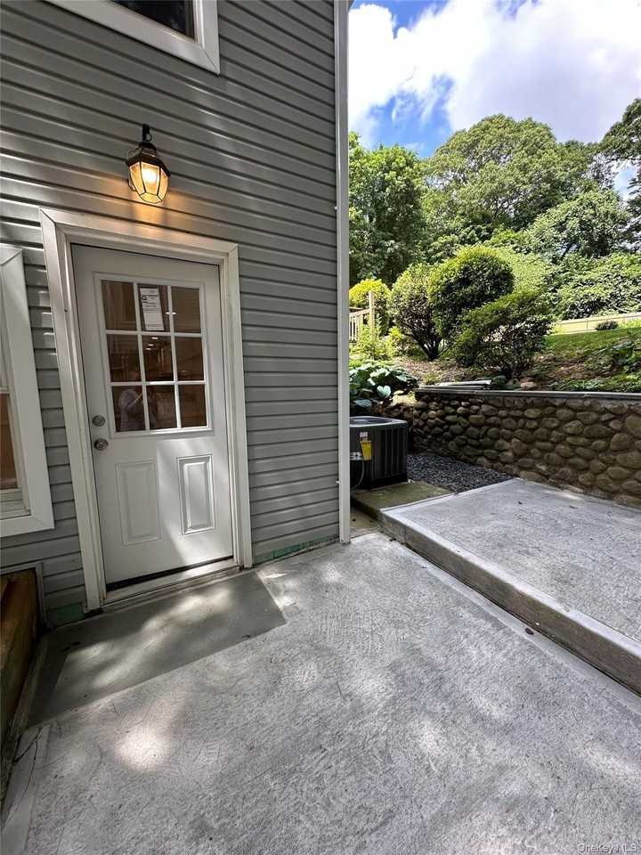 162 Spring Rd - Photo 6 of 17