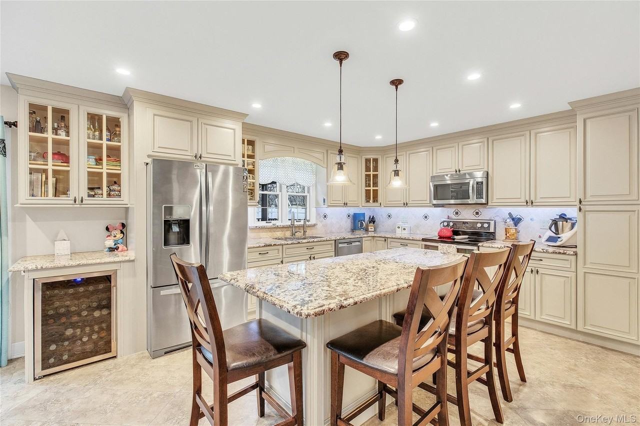 21 Terrell Ln - Photo 4 of 18