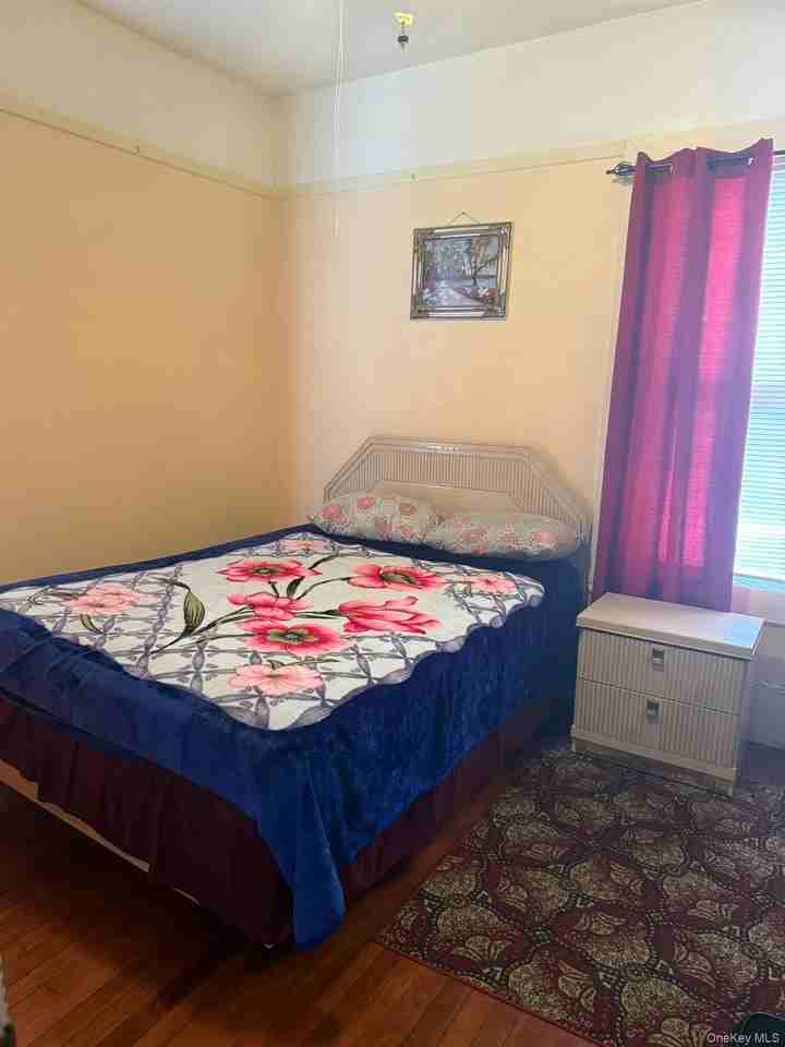 610 E 26th St - Photo 4 of 12