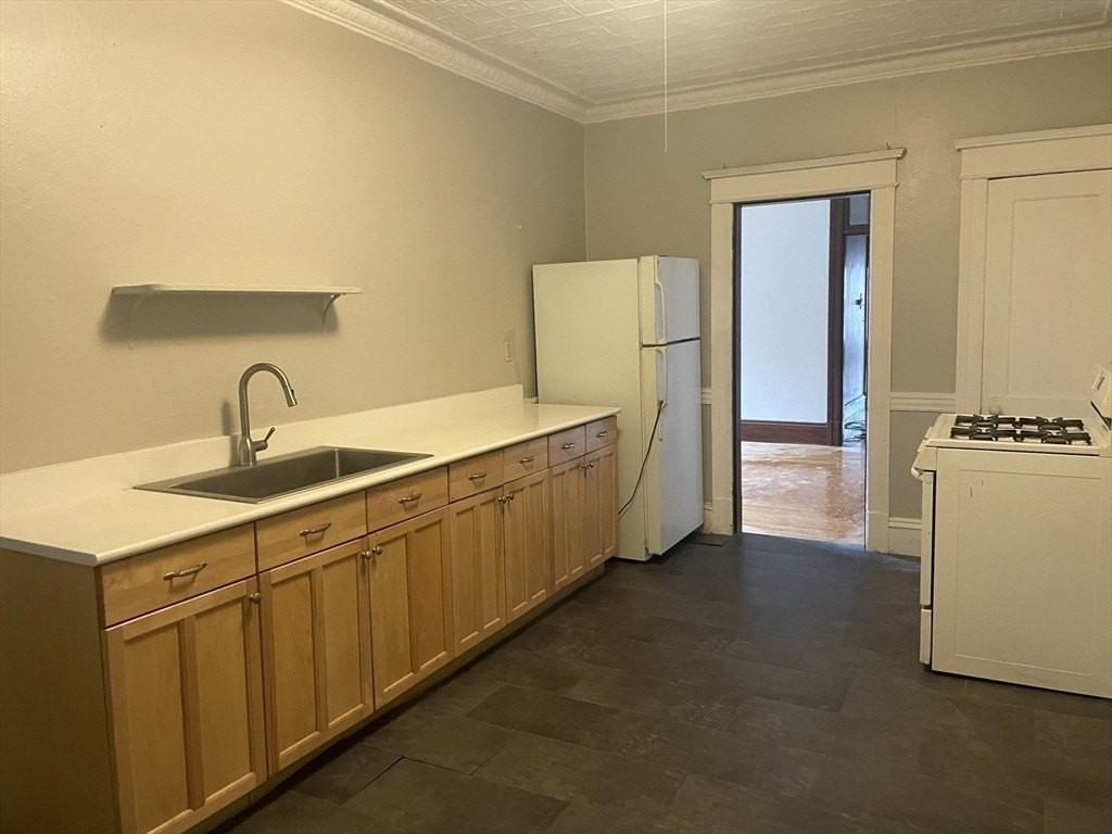 245 Sargeant St #2 - Photo 4 of 9