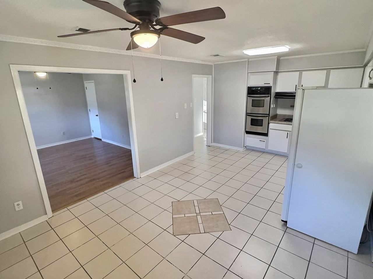 302 Hunter Dr - Photo 7 of 26