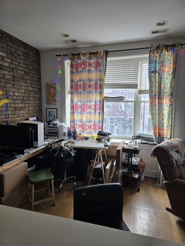 3707 N Southport Ave #2 - Photo 4 of 11