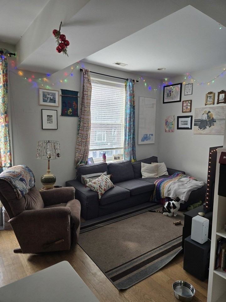 3707 N Southport Ave #2 - Photo 2 of 11