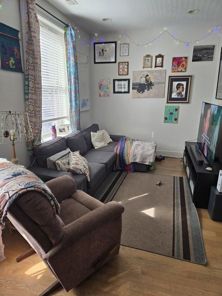 3707 N Southport Ave #2 - Photo 3 of 11