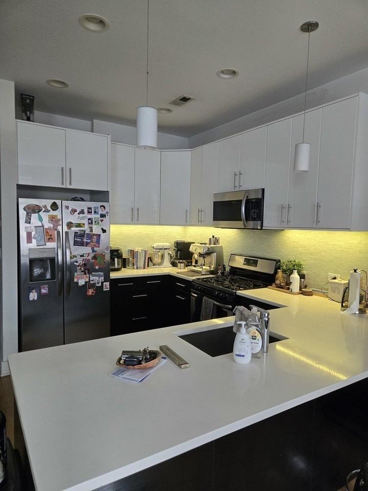 3707 N Southport Ave #2 - Photo 5 of 11