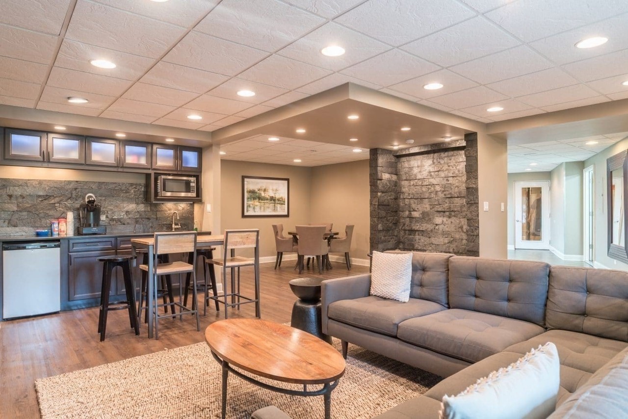 260 E Butterfield Rd #306 - Photo 7 of 8