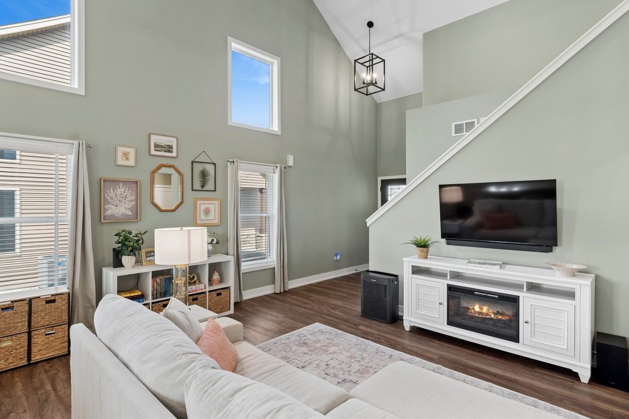 534 Sudbury Cir - Photo 2 of 22