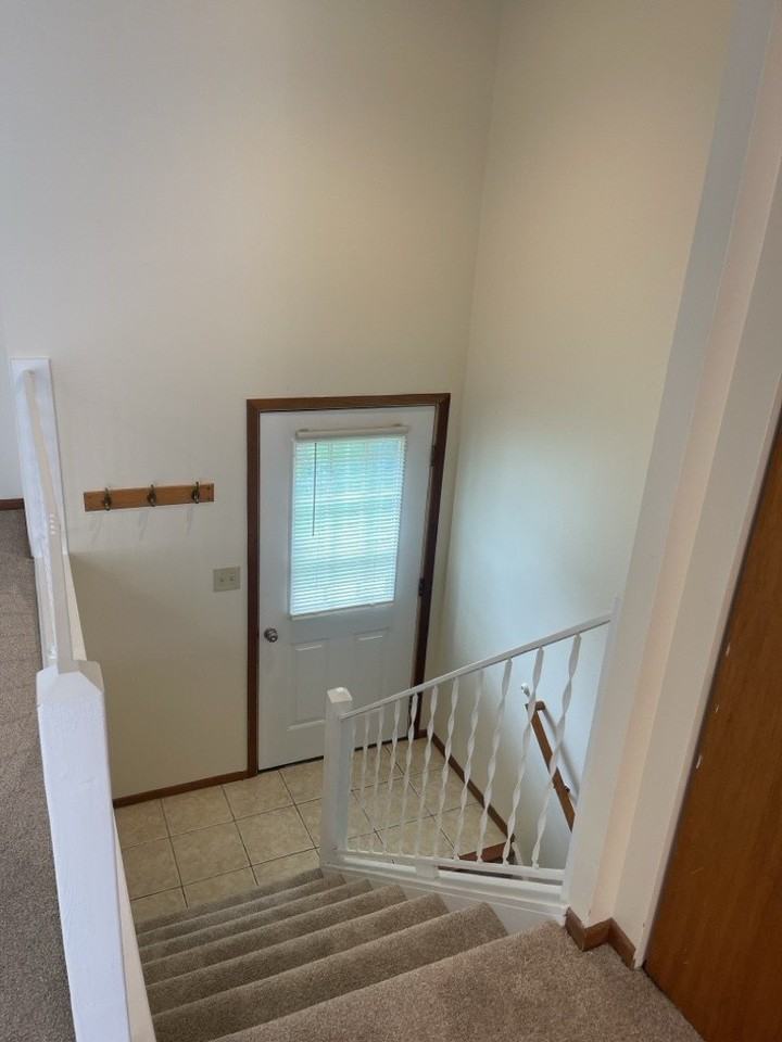 350 College St - Photo 2 of 17