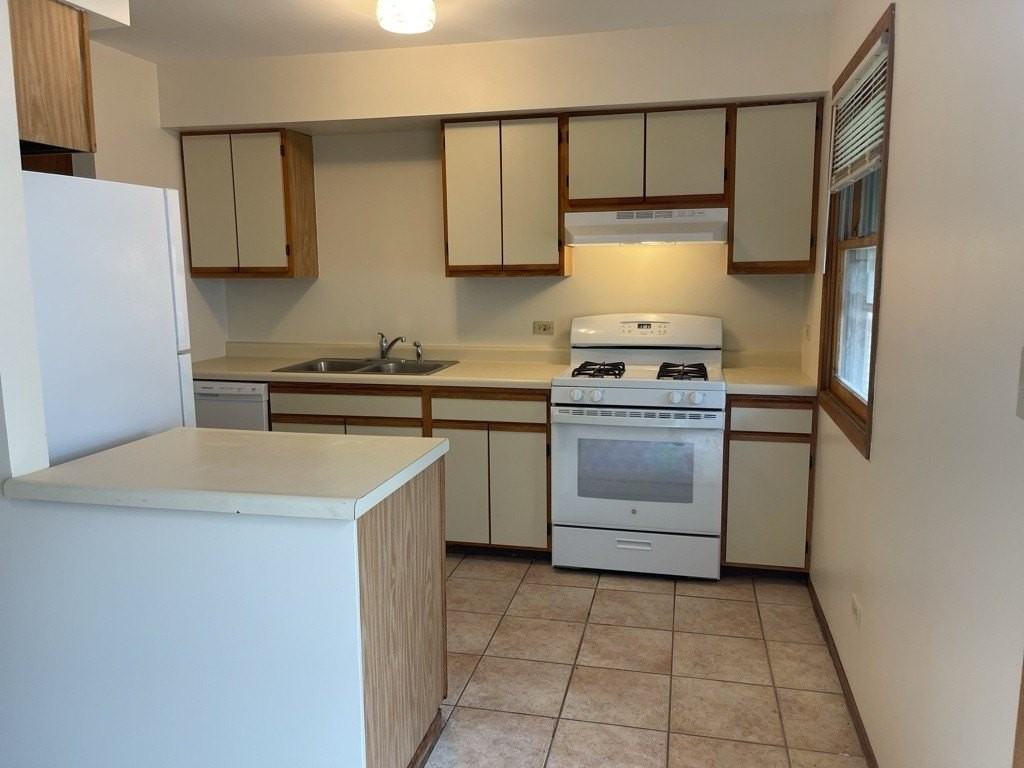 350 College St - Photo 6 of 17