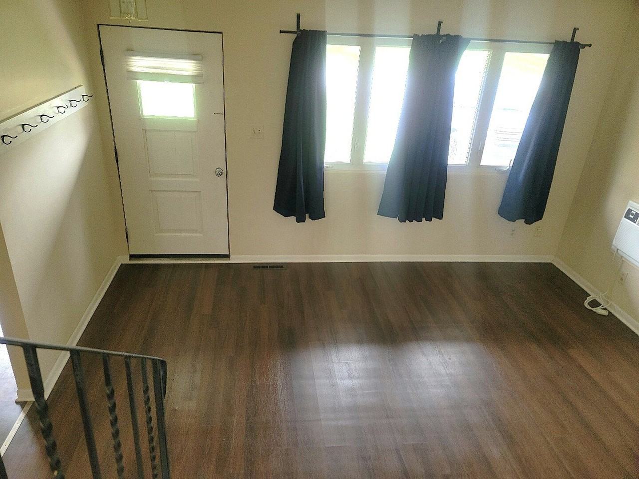 70 Pine Ct - Photo 3 of 14