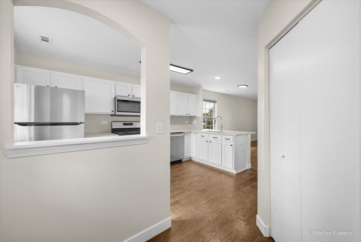 1737 W Chrysler Dr - Photo 2 of 32