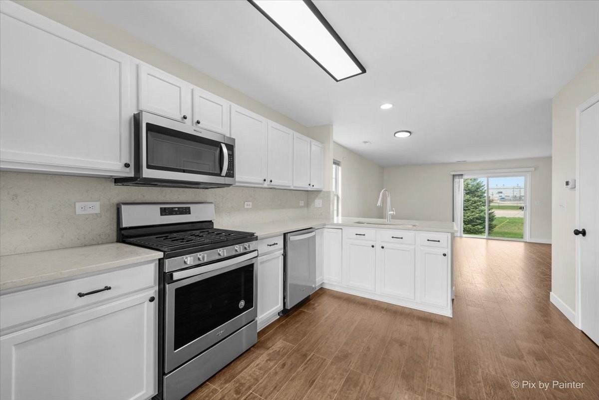 1737 W Chrysler Dr - Photo 3 of 32