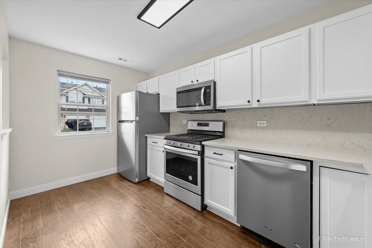 1737 W Chrysler Dr - Photo 4 of 32