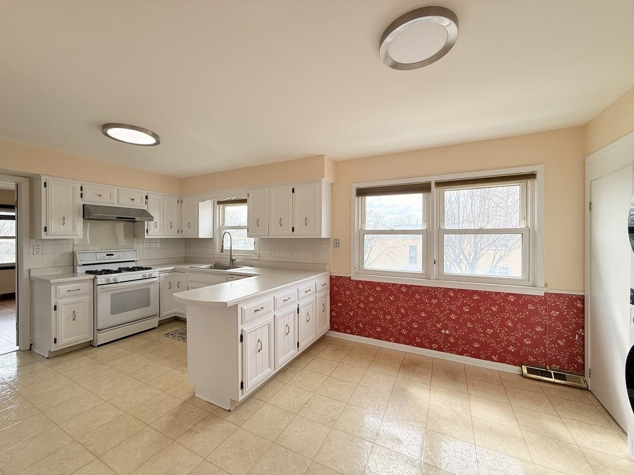 4220 Oakton St #2 - Photo 4 of 31