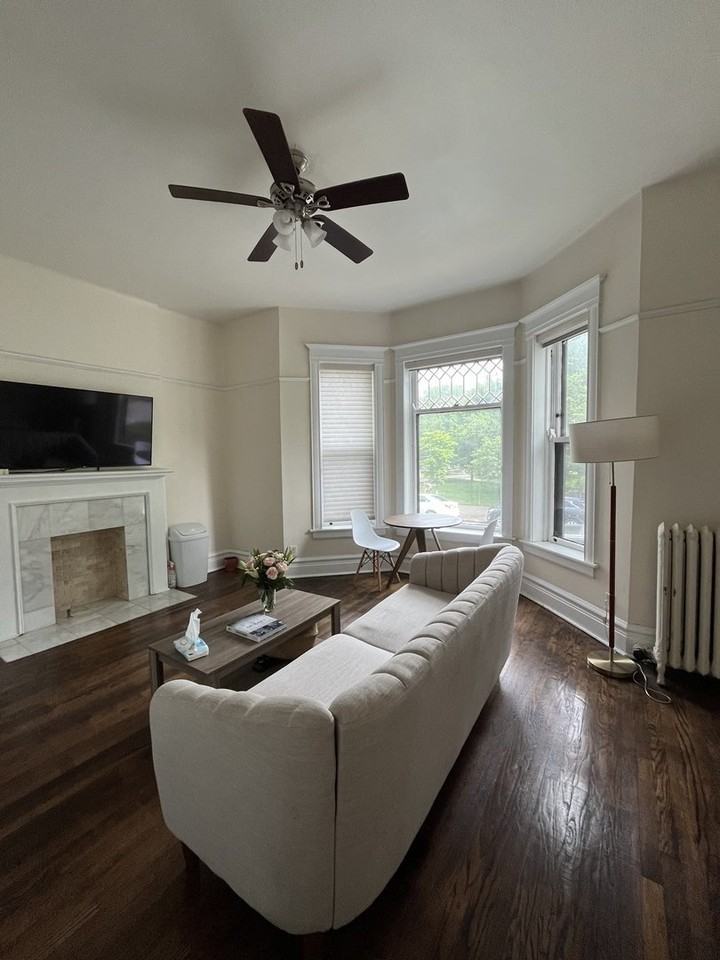 1359 E 57th St #1 - Photo 3 of 31