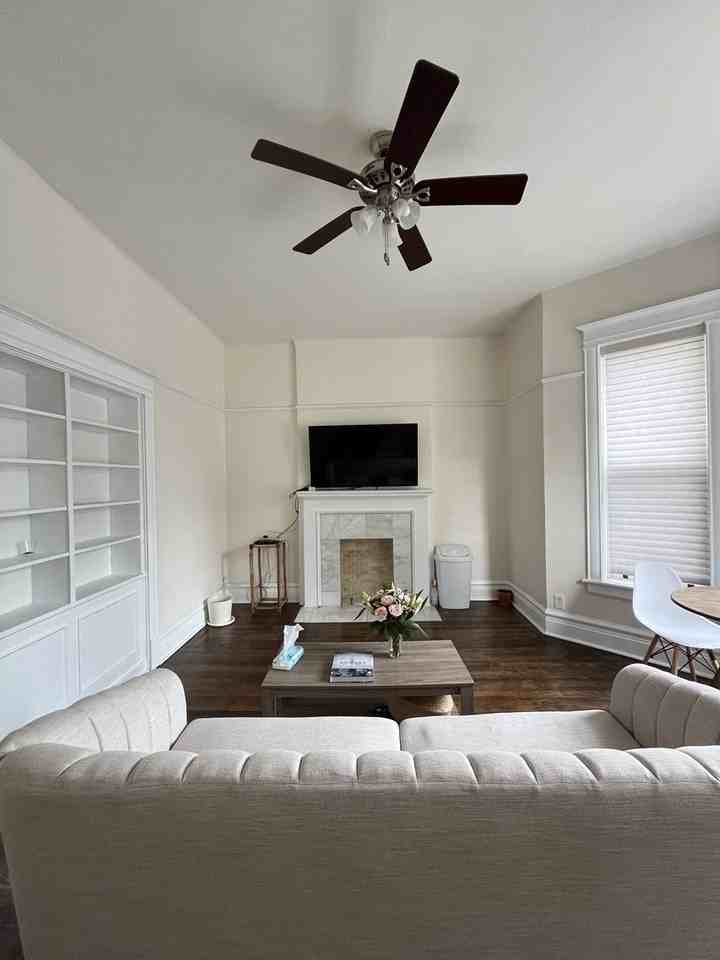 1359 E 57th St #1 - Photo 4 of 31