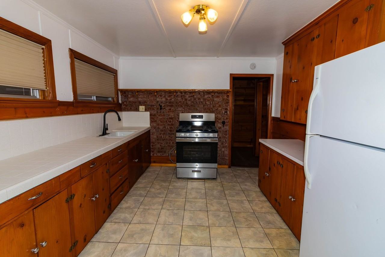 706 Lupine Ln - Photo 5 of 19