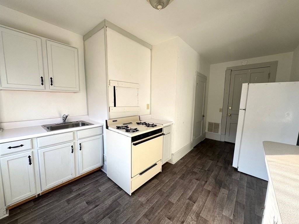 87 Main St - Photo 2 of 10