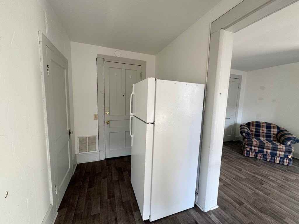 87 Main St - Photo 4 of 10