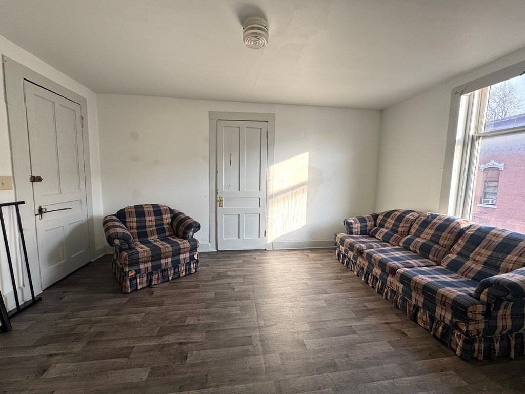 87 Main St - Photo 5 of 10