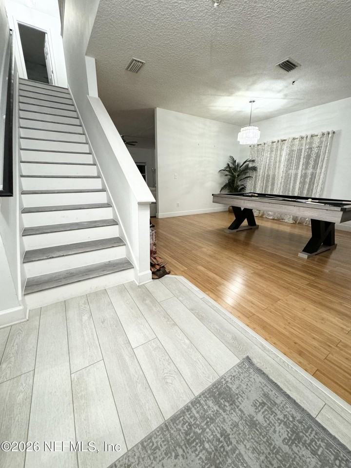 955 Churchhill Ln - Photo 2 of 35