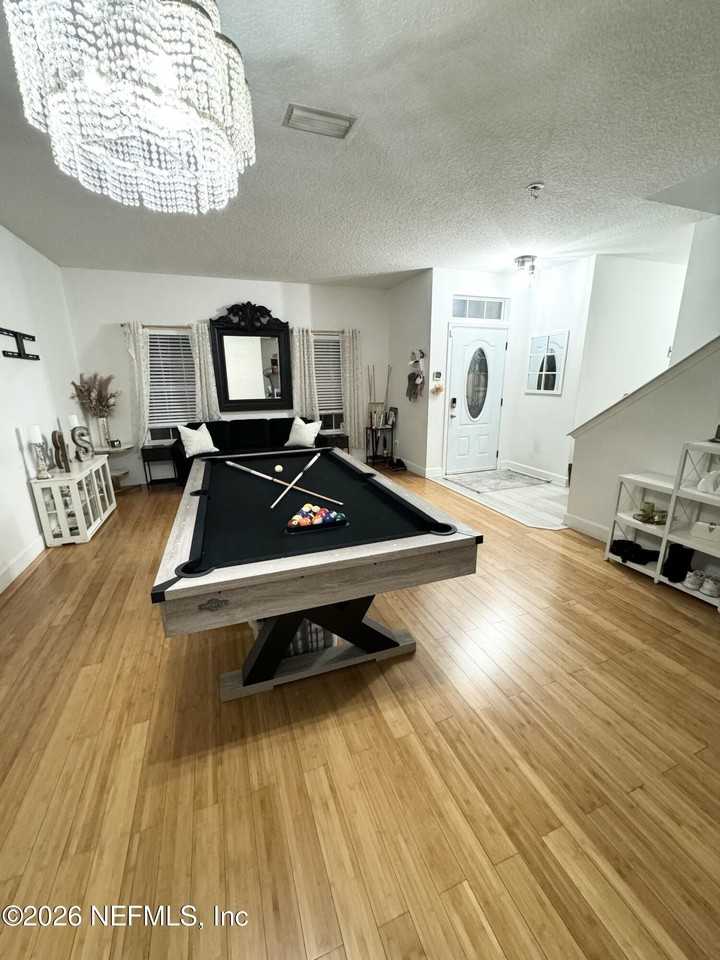 955 Churchhill Ln - Photo 4 of 35