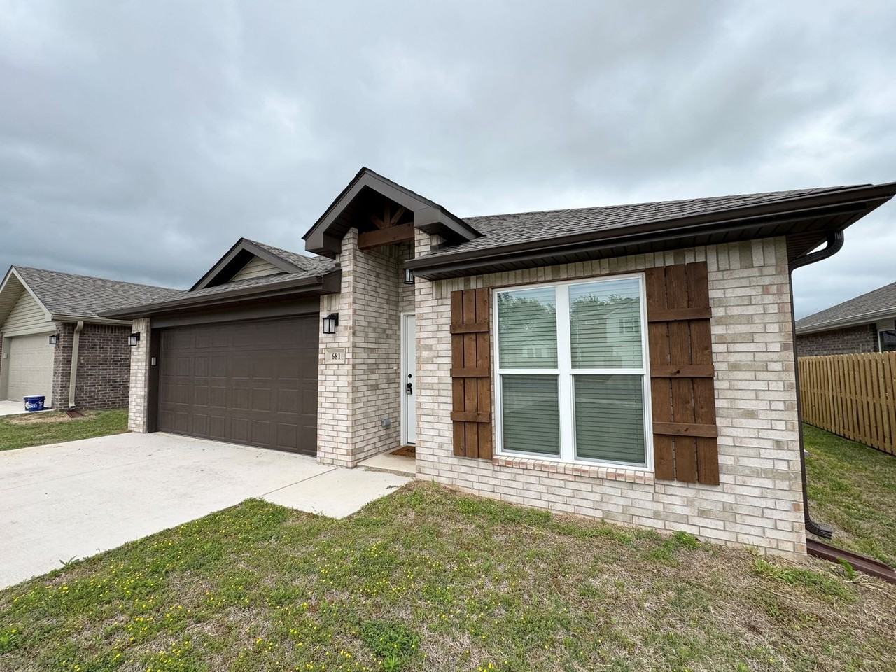 681 Kendra St - Photo 2 of 21