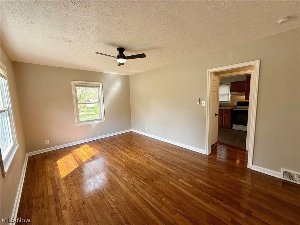 857 Kennebec Ave - Photo 3 of 19