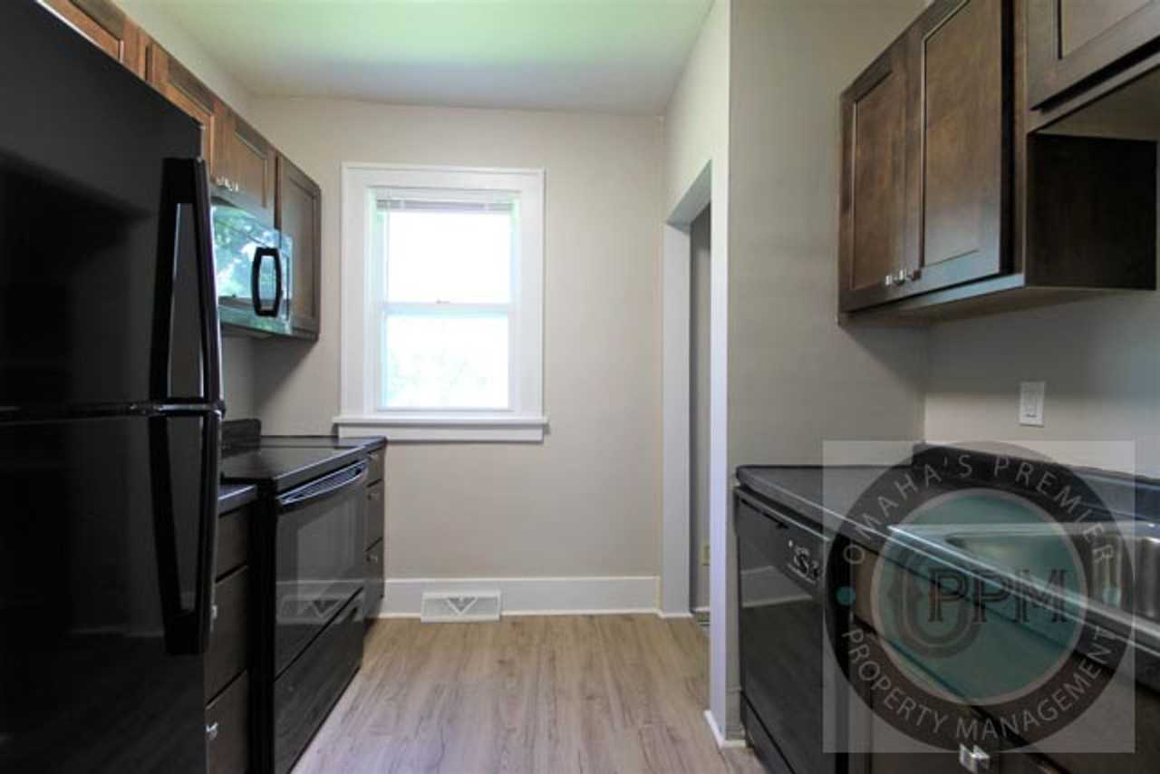 4874 Maple St - Photo 3 of 11