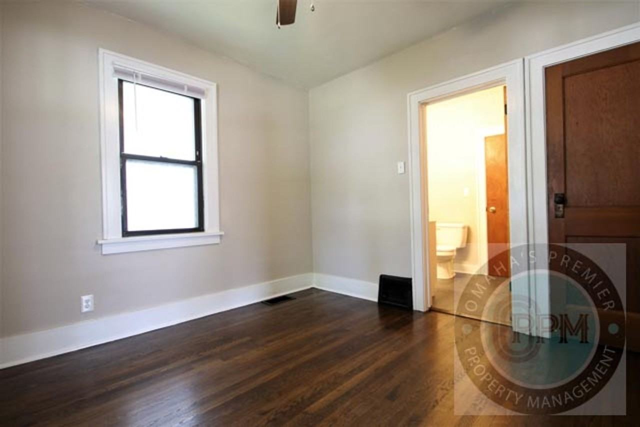 4874 Maple St - Photo 4 of 11