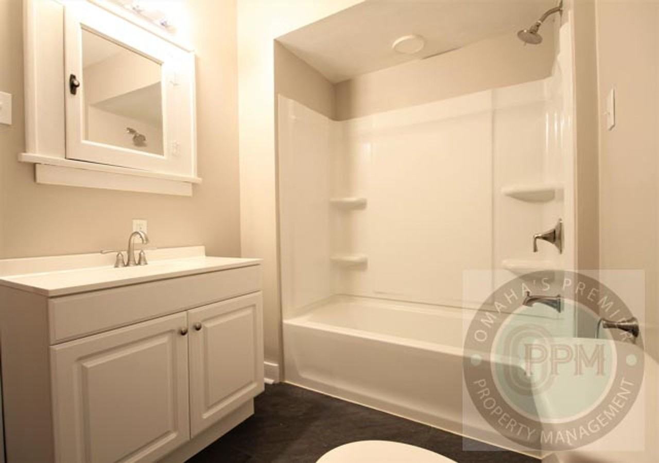 4874 Maple St - Photo 5 of 11