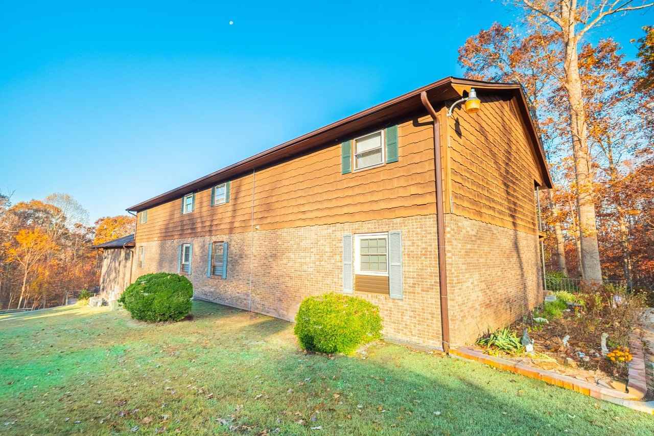 400 Cranbrook Ave Se - Photo 2 of 13