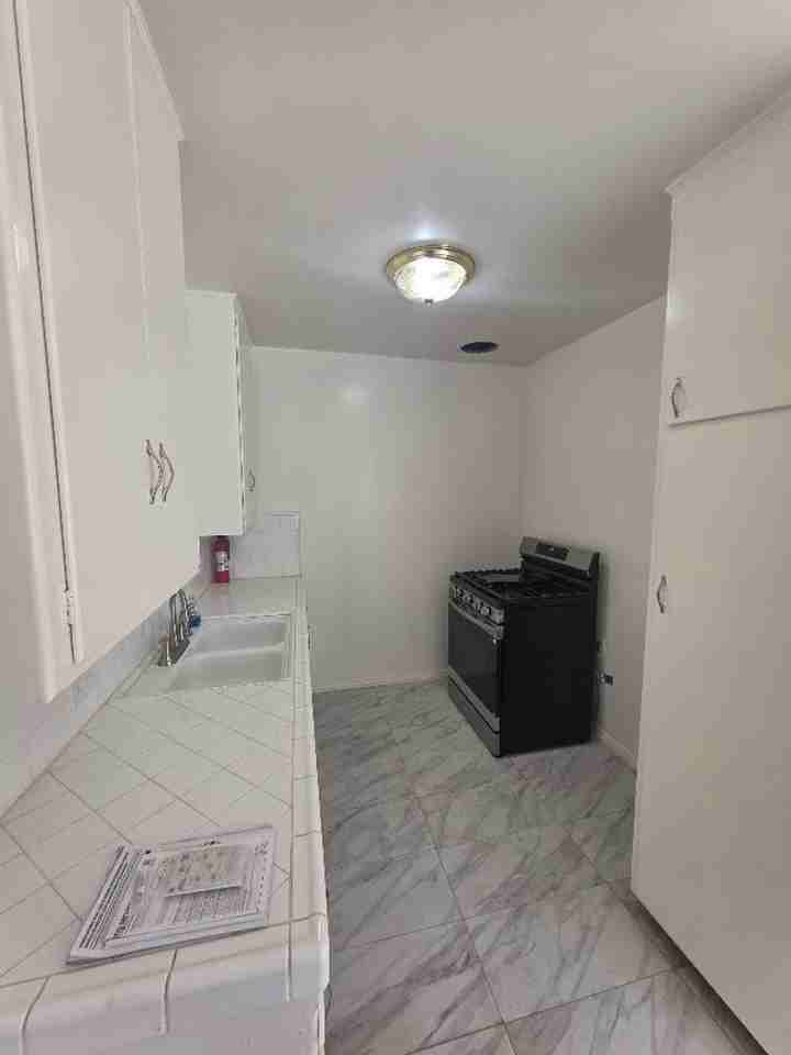 815 Pacific Ave #11 - Photo 2 of 12