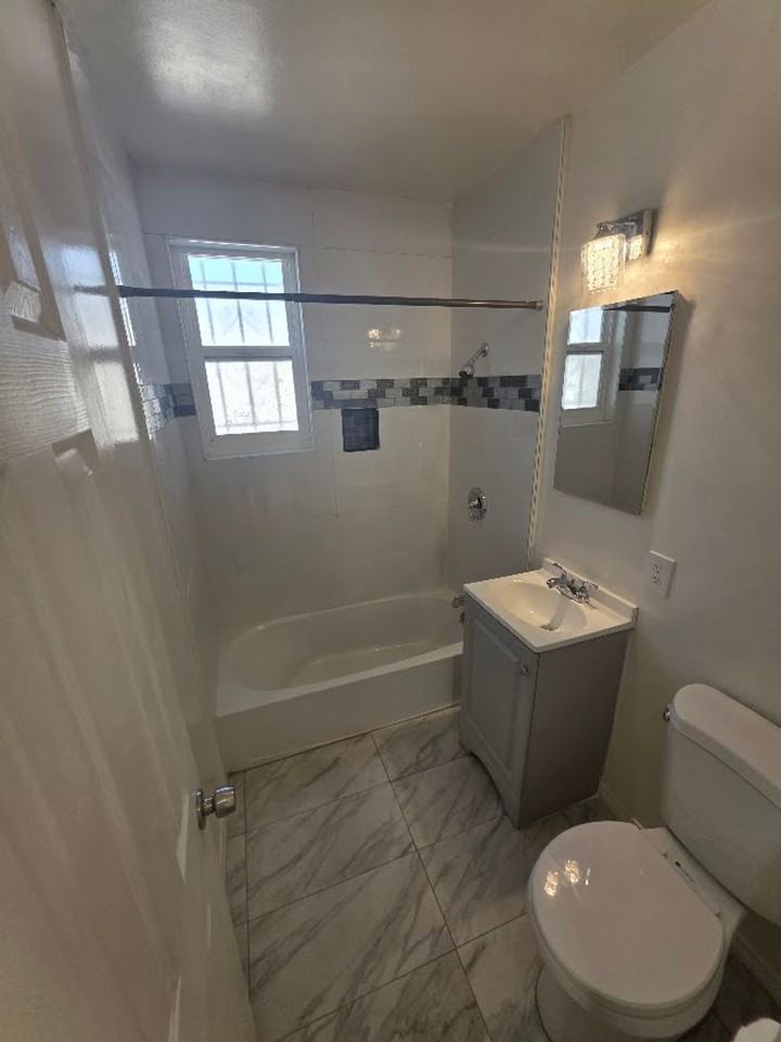 815 Pacific Ave #11 - Photo 6 of 12