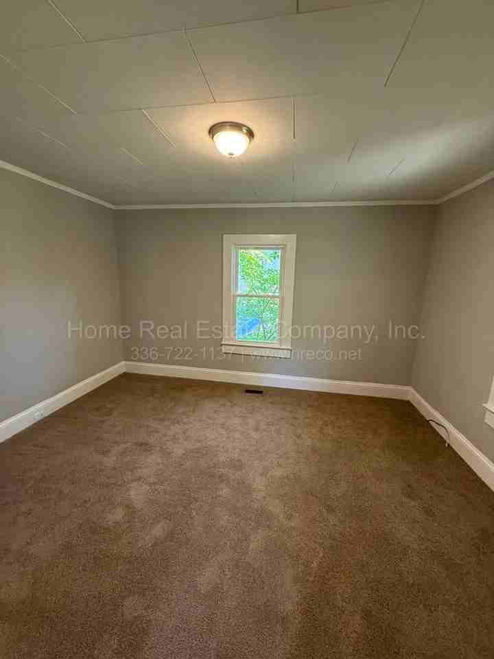 1107 Cayuga St - Photo 2 of 7