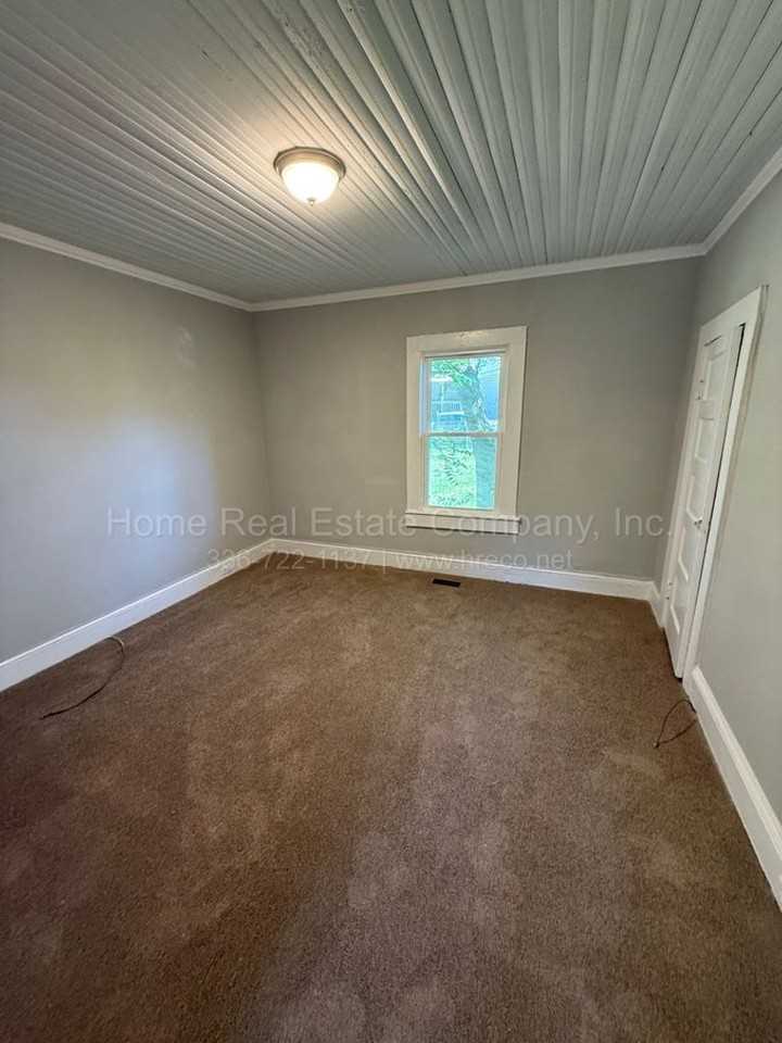 1107 Cayuga St - Photo 5 of 7