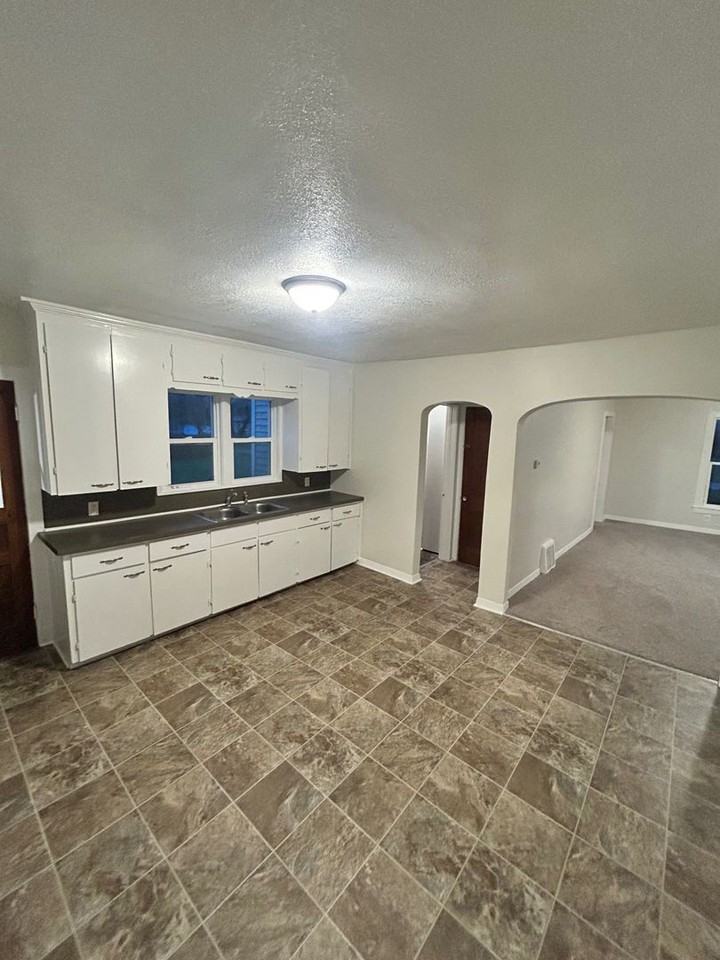 270 Pine St - Photo 2 of 18