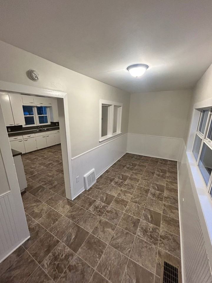 270 Pine St - Photo 3 of 18